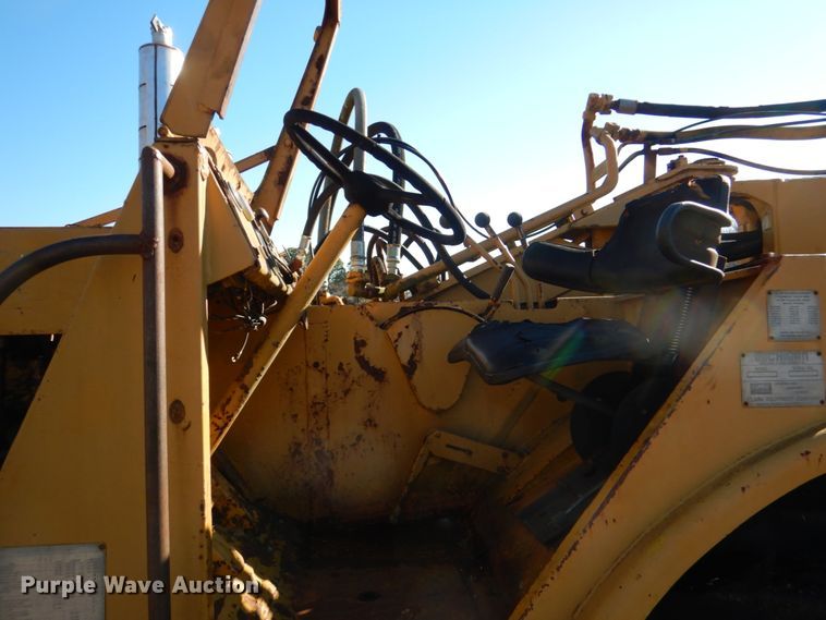 image for item DL6836 Michigan 110H  elevating scraper