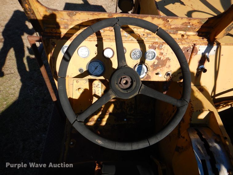 image for item DL6836 Michigan 110H  elevating scraper