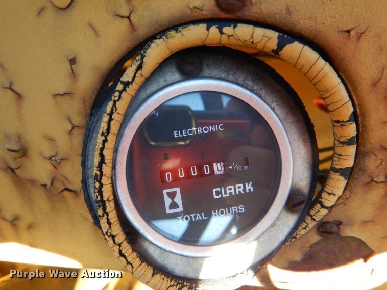 image for item DL6836 Michigan 110H  elevating scraper