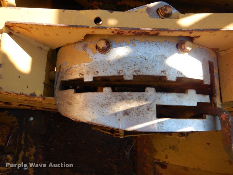 image for item DL6836 Michigan 110H  elevating scraper