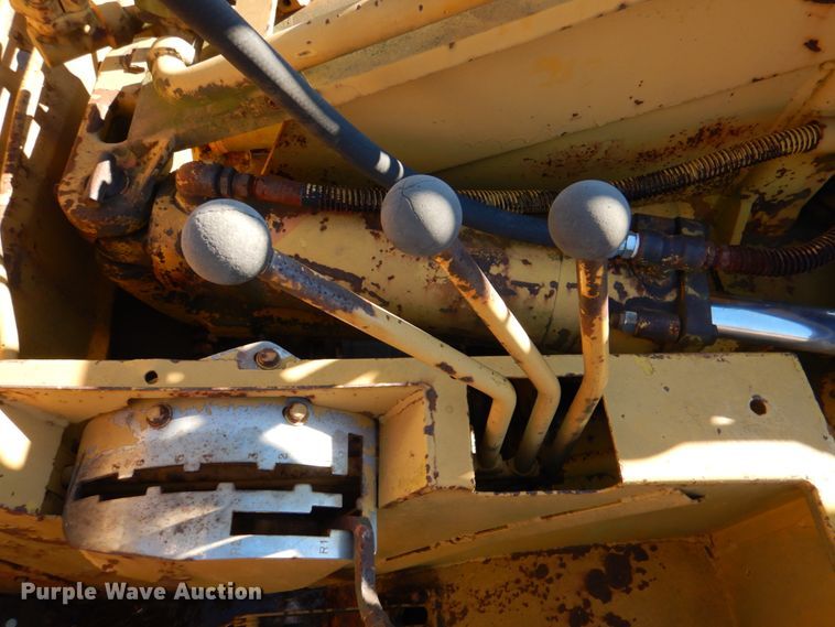 image for item DL6836 Michigan 110H  elevating scraper