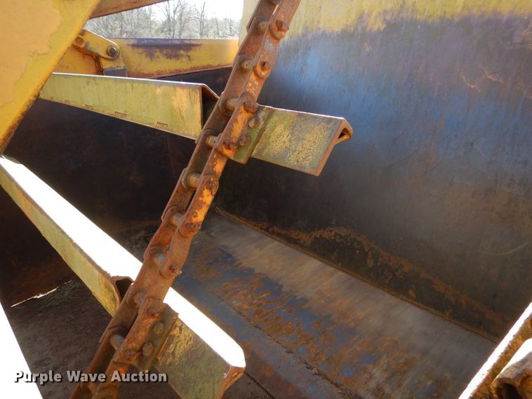 image for item DL6836 Michigan 110H  elevating scraper