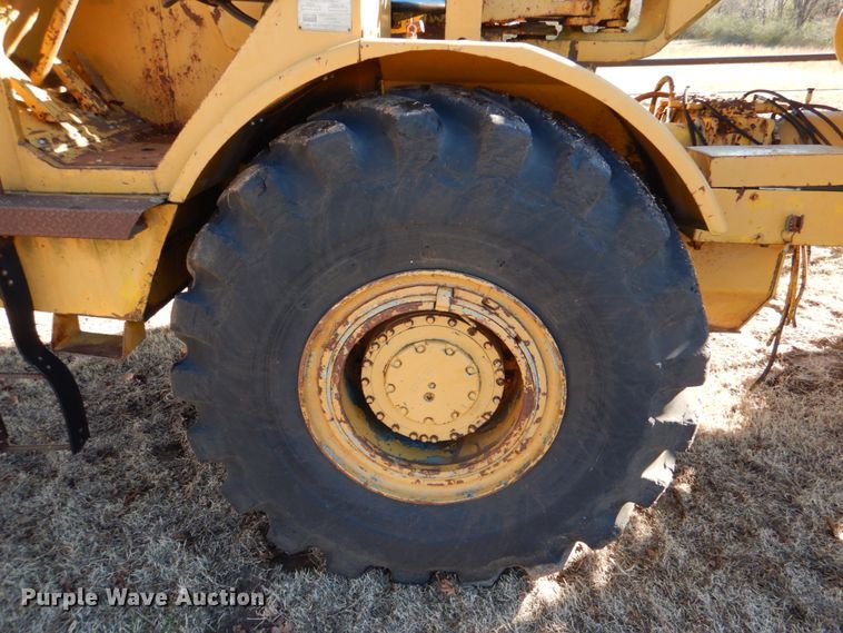 image for item DL6836 Michigan 110H  elevating scraper