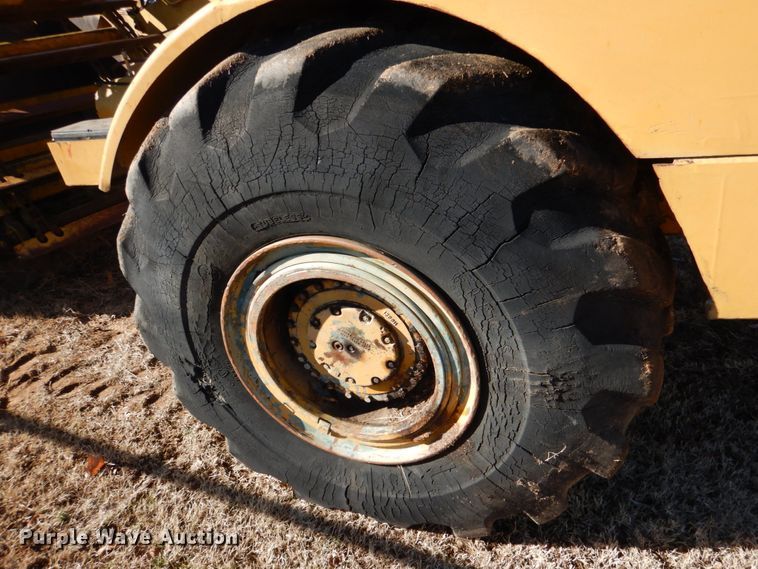 image for item DL6836 Michigan 110H  elevating scraper