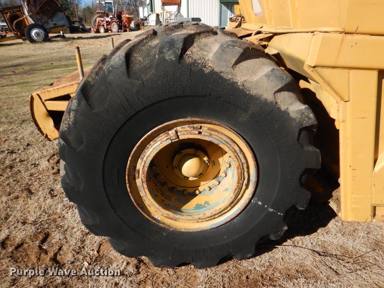 image for item DL6836 Michigan 110H  elevating scraper