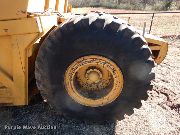 image for item DL6836 Michigan 110H  elevating scraper