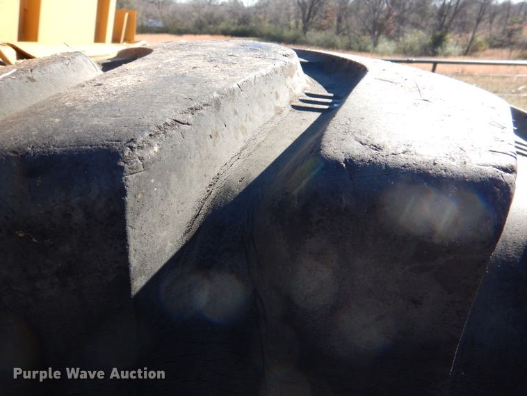 image for item DL6836 Michigan 110H  elevating scraper