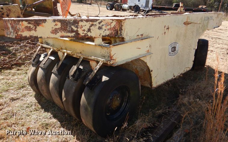 image for item DL6850 Pneumatic roller