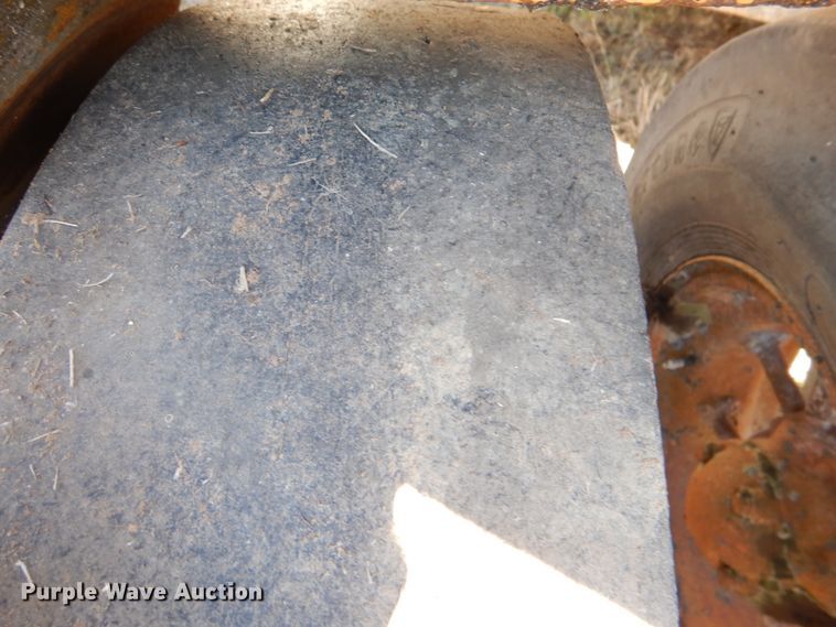 image for item DL6850 Pneumatic roller