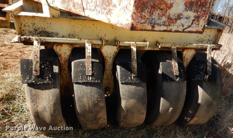 image for item DL6850 Pneumatic roller