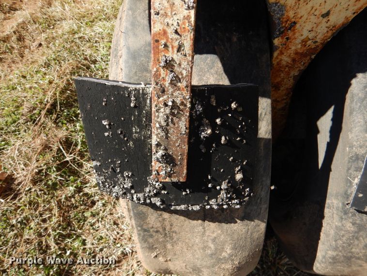 image for item DL6850 Pneumatic roller