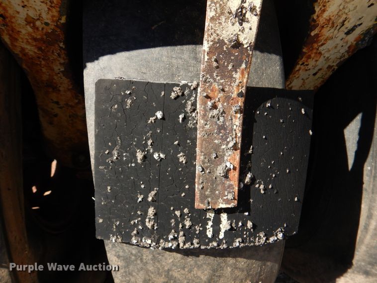 image for item DL6850 Pneumatic roller