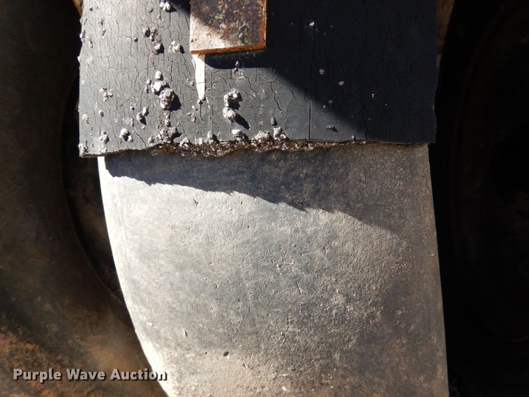 image for item DL6850 Pneumatic roller