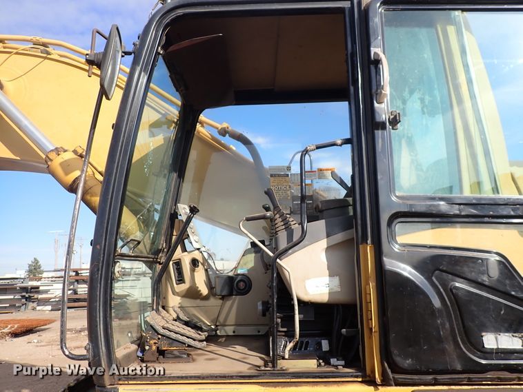 image for item DN2448 2004 Caterpillar 330C  excavator