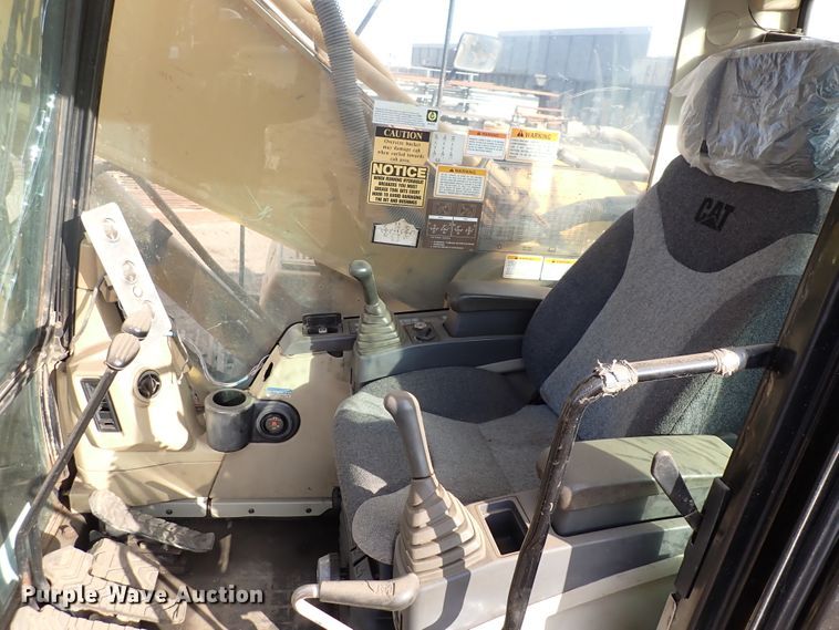 image for item DN2448 2004 Caterpillar 330C  excavator