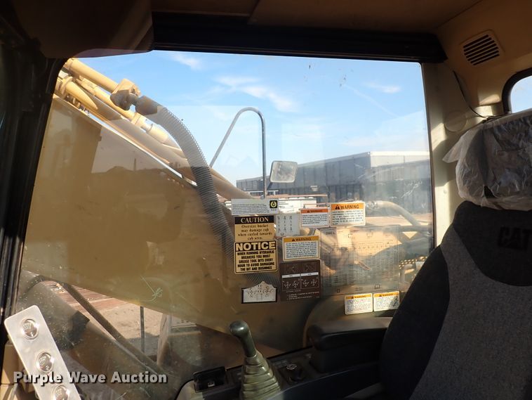 image for item DN2448 2004 Caterpillar 330C  excavator