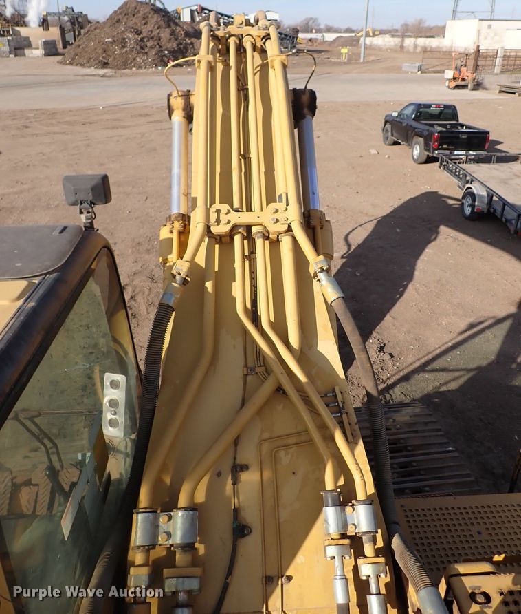 image for item DN2448 2004 Caterpillar 330C  excavator