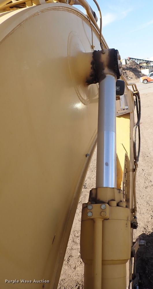 image for item DN2448 2004 Caterpillar 330C  excavator