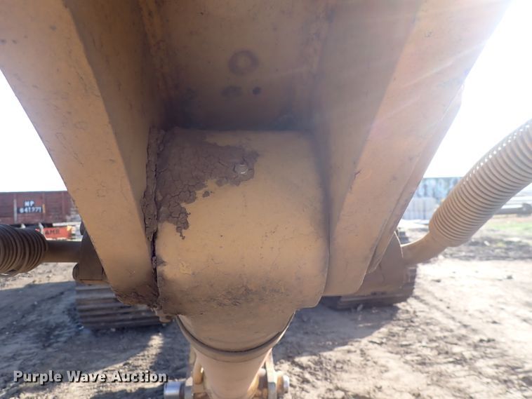 image for item DN2448 2004 Caterpillar 330C  excavator