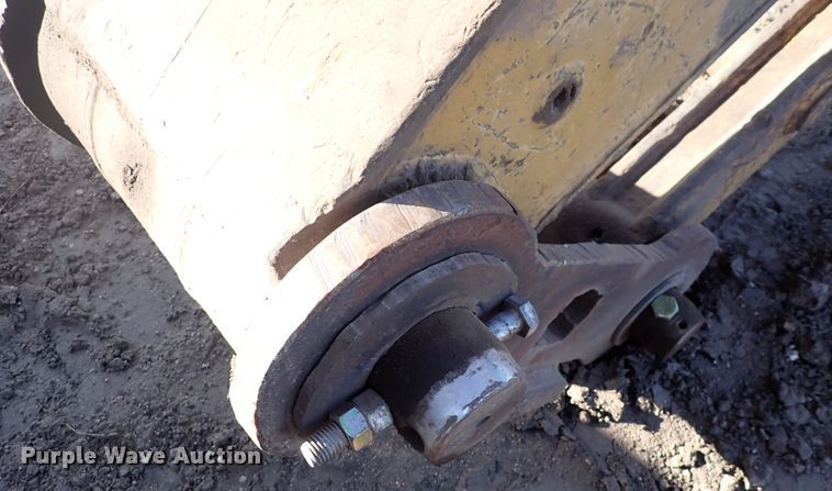 image for item DN2448 2004 Caterpillar 330C  excavator