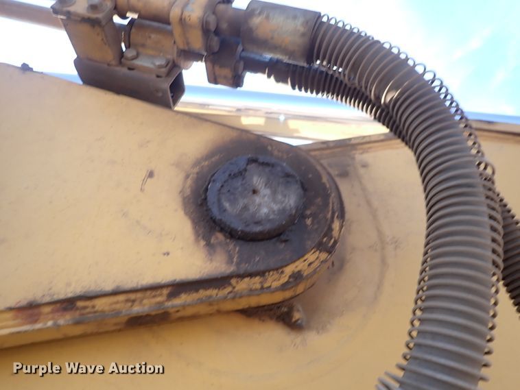 image for item DN2448 2004 Caterpillar 330C  excavator