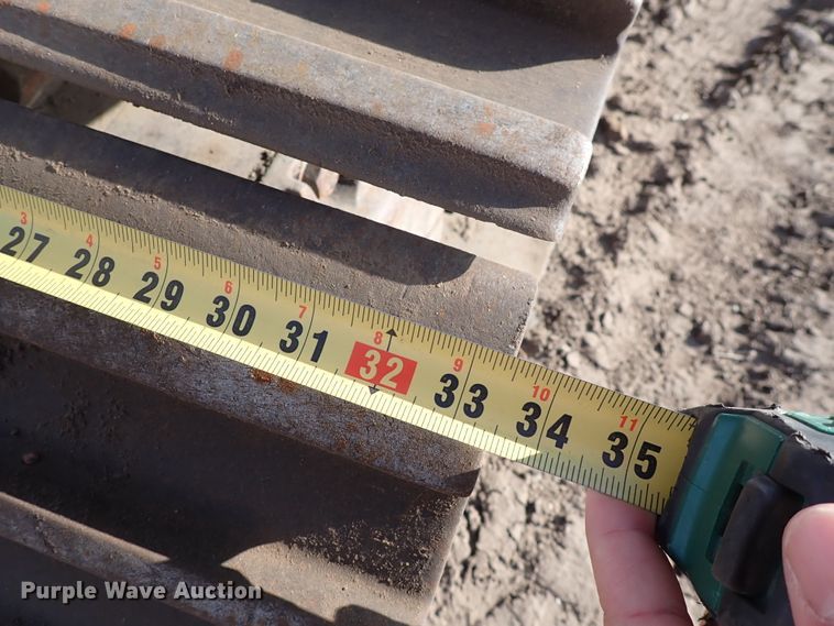 image for item DN2448 2004 Caterpillar 330C  excavator