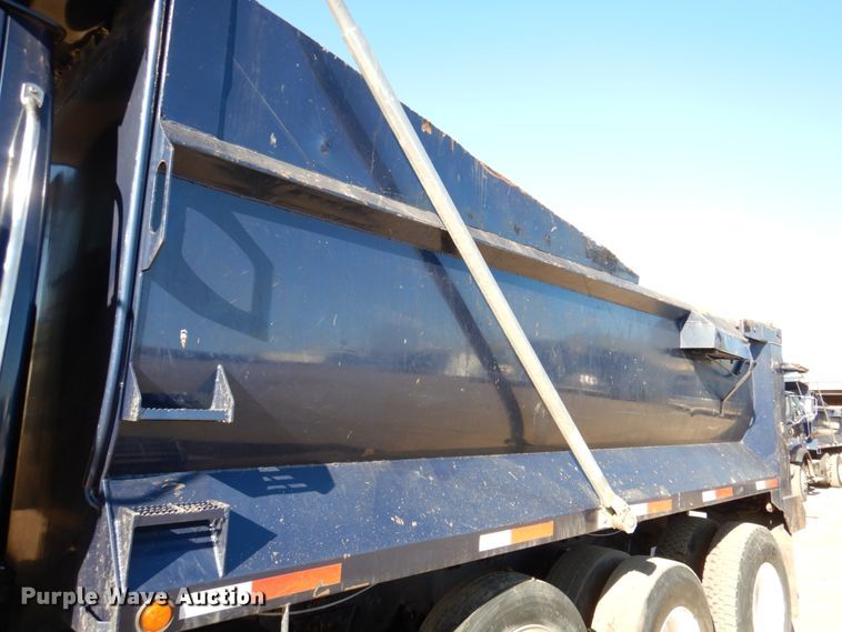 image for item DN2530 2007 Sterling LT8500  dump truck