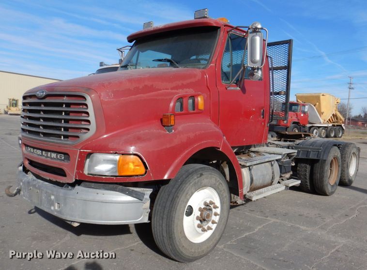 image for item DN2558 2001 Sterling AT9500  semi truck