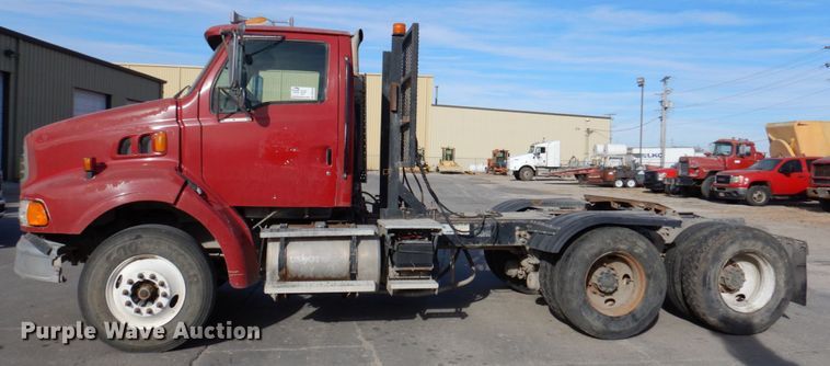 image for item DN2558 2001 Sterling AT9500  semi truck