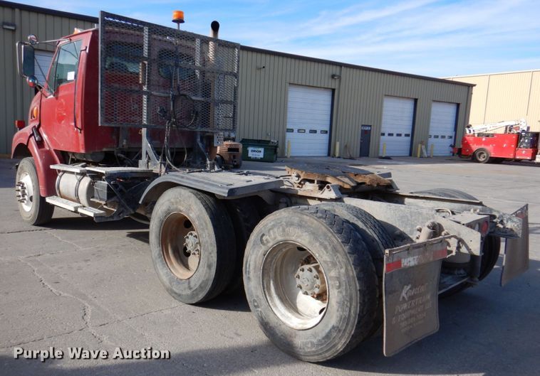 image for item DN2558 2001 Sterling AT9500  semi truck