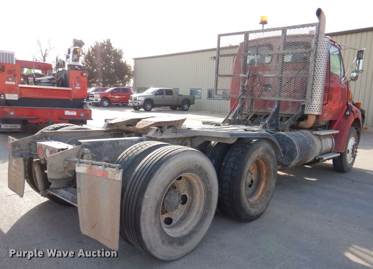 image for item DN2558 2001 Sterling AT9500  semi truck