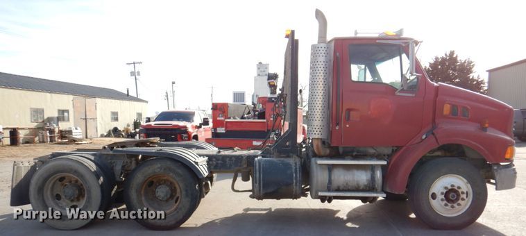 image for item DN2558 2001 Sterling AT9500  semi truck