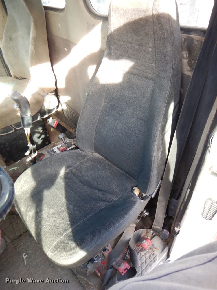 image for item DN2558 2001 Sterling AT9500  semi truck