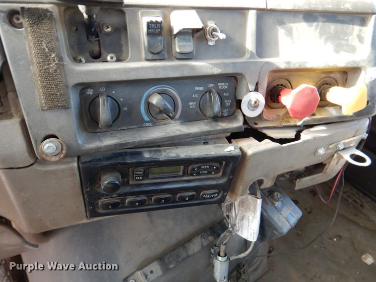 image for item DN2558 2001 Sterling AT9500  semi truck