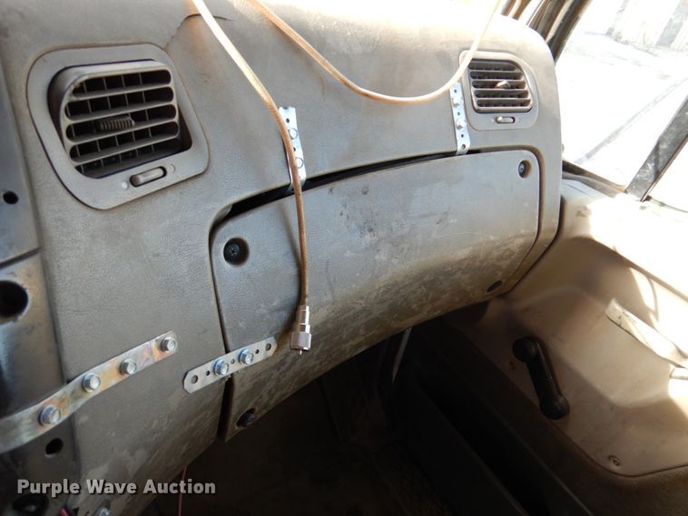 image for item DN2558 2001 Sterling AT9500  semi truck