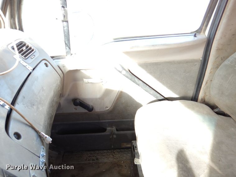 image for item DN2558 2001 Sterling AT9500  semi truck