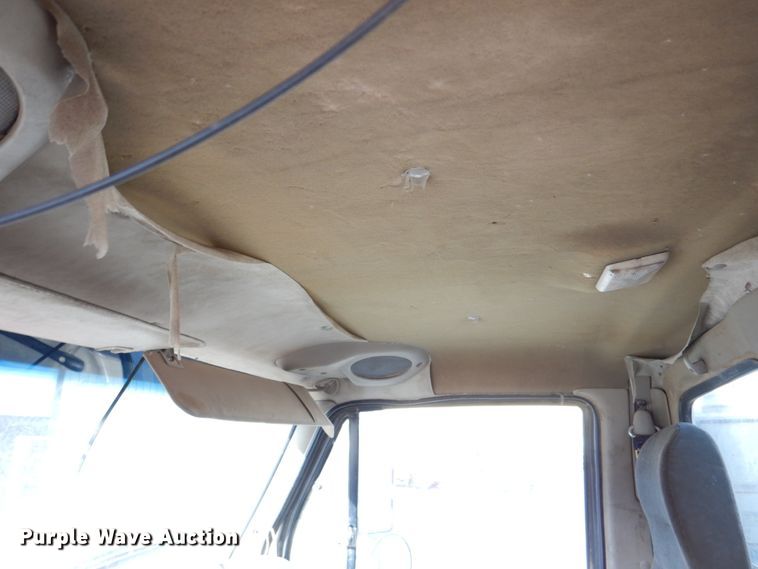 image for item DN2558 2001 Sterling AT9500  semi truck