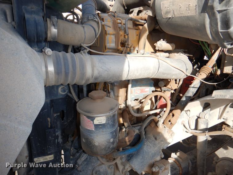 image for item DN2558 2001 Sterling AT9500  semi truck