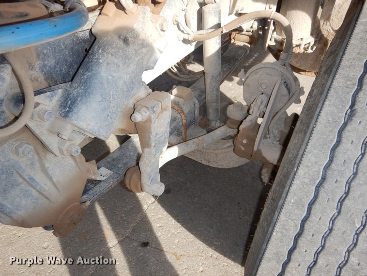 image for item DN2558 2001 Sterling AT9500  semi truck