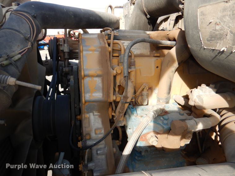 image for item DN2558 2001 Sterling AT9500  semi truck