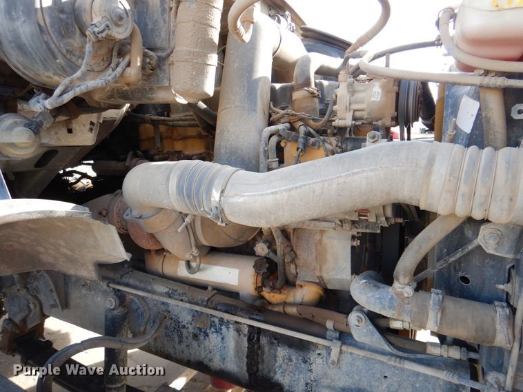 image for item DN2558 2001 Sterling AT9500  semi truck