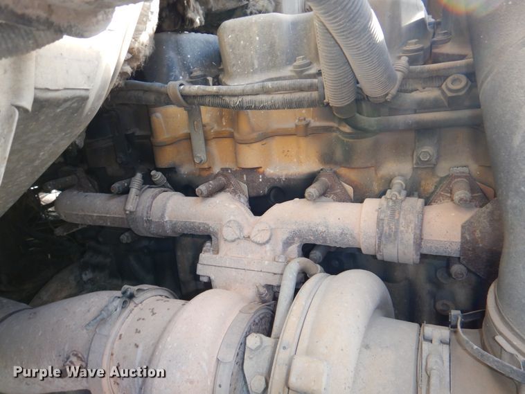 image for item DN2558 2001 Sterling AT9500  semi truck