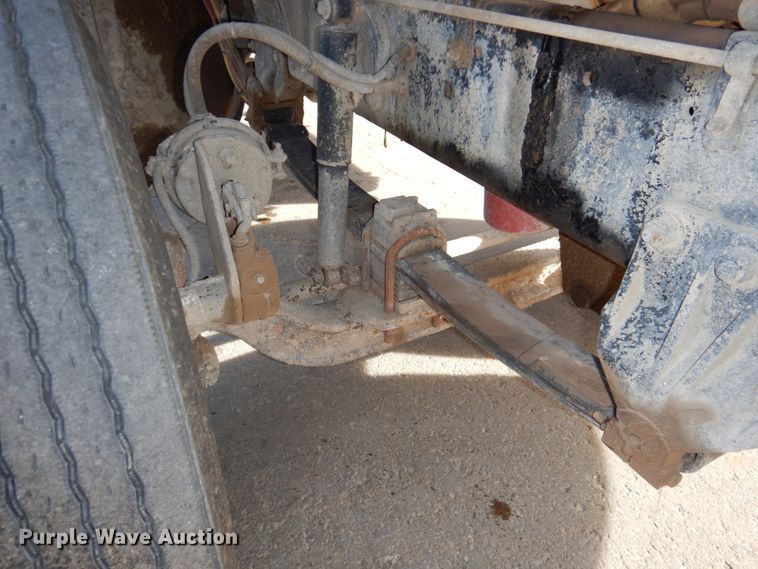 image for item DN2558 2001 Sterling AT9500  semi truck