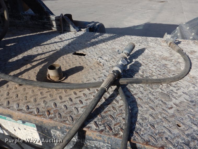 image for item DN2558 2001 Sterling AT9500  semi truck