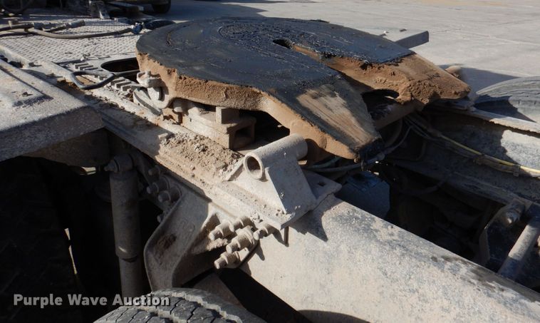 image for item DN2558 2001 Sterling AT9500  semi truck