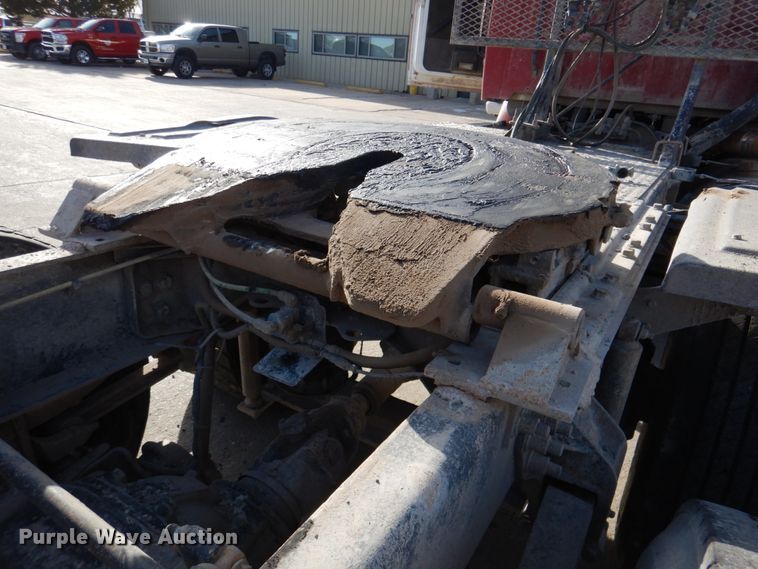 image for item DN2558 2001 Sterling AT9500  semi truck