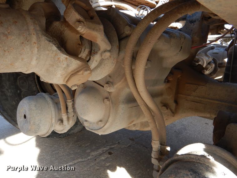 image for item DN2558 2001 Sterling AT9500  semi truck