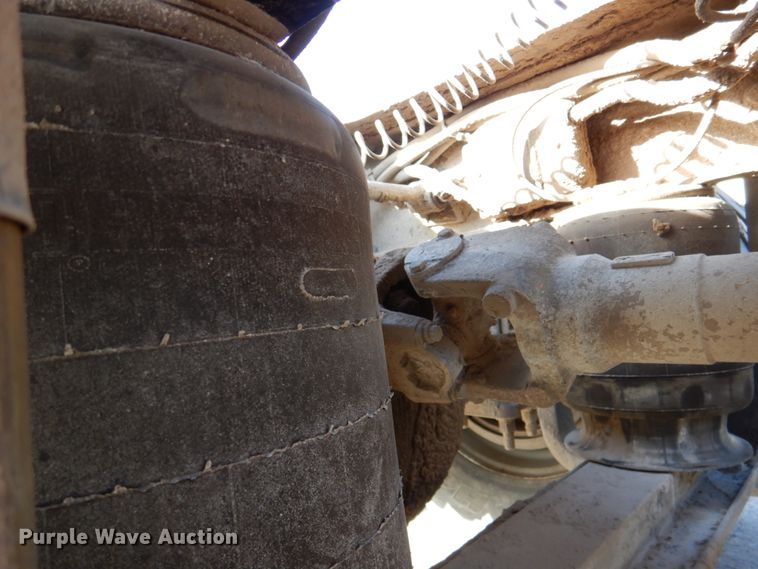 image for item DN2558 2001 Sterling AT9500  semi truck