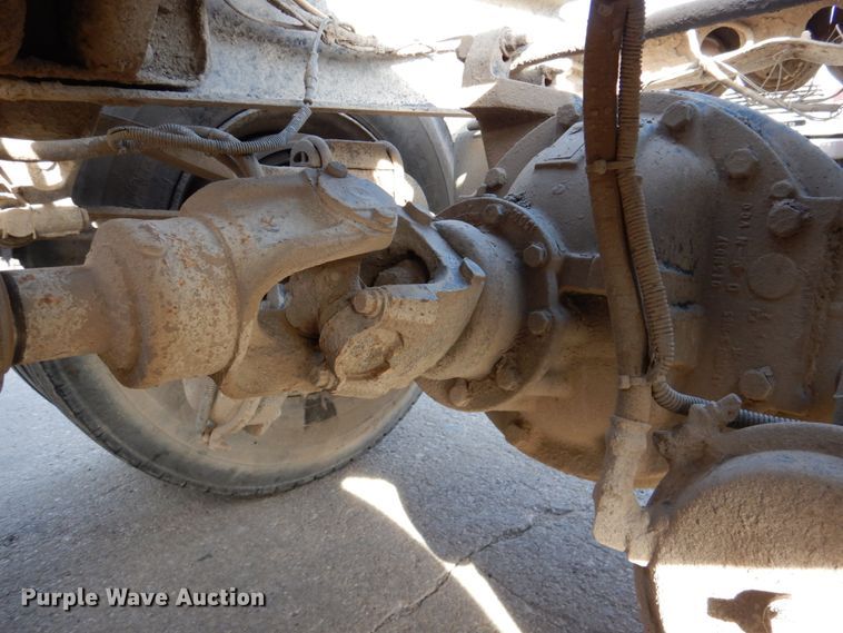 image for item DN2558 2001 Sterling AT9500  semi truck