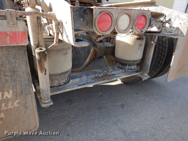 image for item DN2558 2001 Sterling AT9500  semi truck